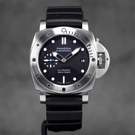 Panerai Luminor Submersible PAM 973 .